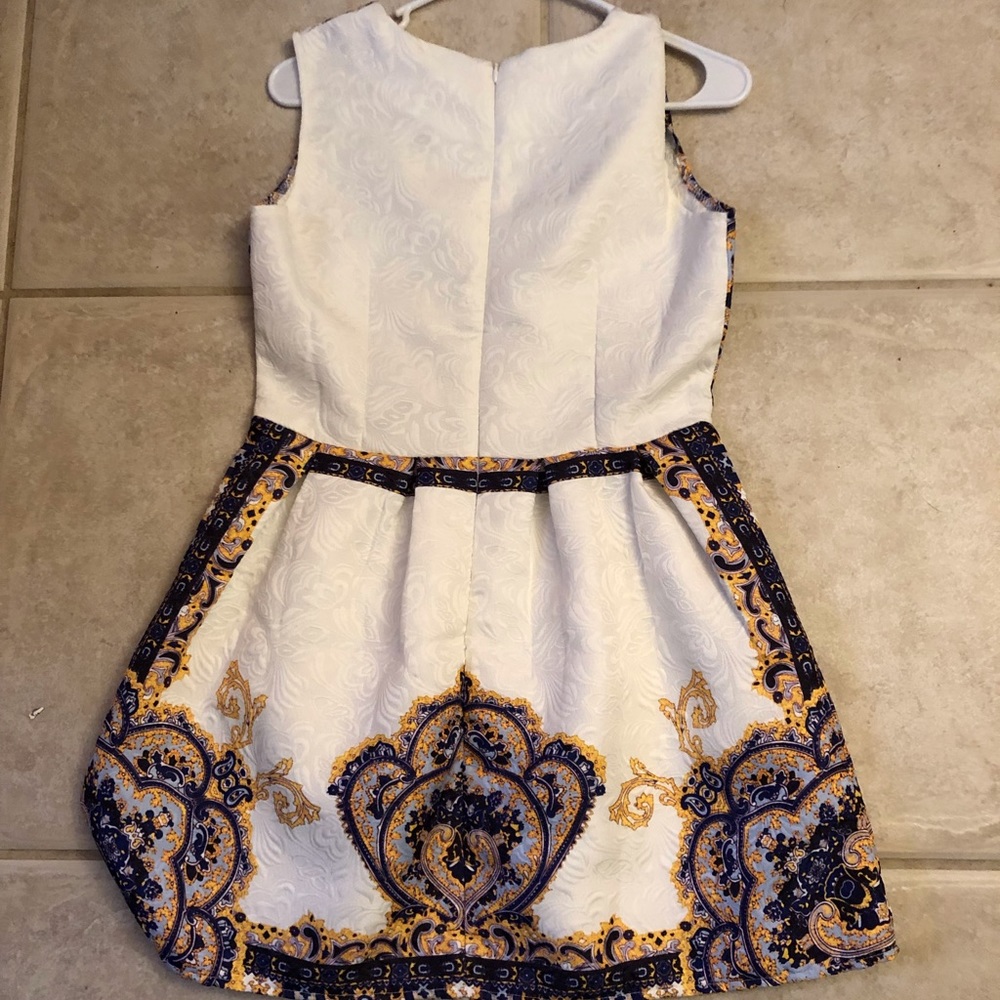 Three dresses - Picture 2 of 6